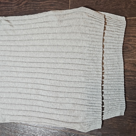 3/$20-Grey Ribbed Knit Sleeveless Vest Top, XS - Picture 4 of 10